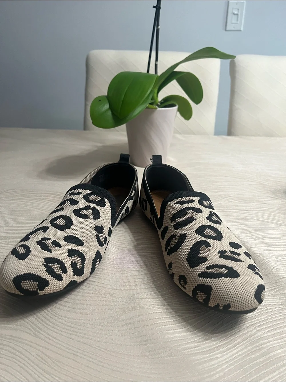 Vintage Women’s Leopard Print Slip-On Shoes in Beige and Black size 11W